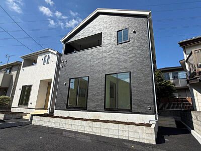 外観:凛とした表情を見せる外観は、時の移り変わりの中で、様々な表情を見せてくれます。 外観:凛とした表情を見せる外観は、時の移り変わりの中で、様々な表情を見せてくれます。