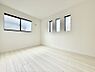 室内：2号棟  ■落ち着いた色合いのお部屋で穏やかな時間を楽しめます
