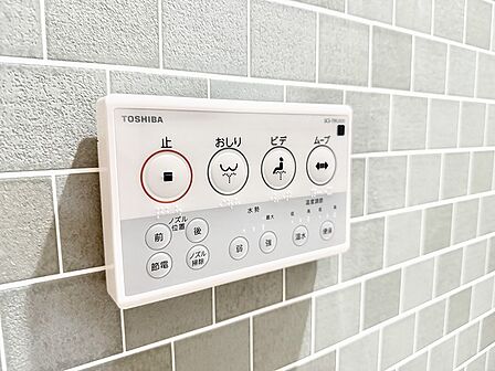 ■温水洗浄で快適、清潔感が保たれるシャワートイレ