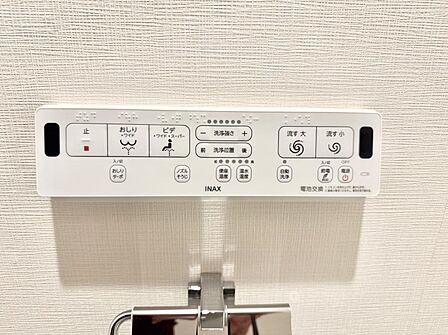 ■温水洗浄で快適、清潔感が保たれるシャワートイレ