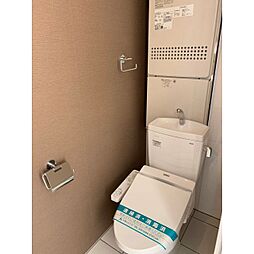 落ち着いた色調のトイレです