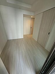落ち着いて過ごせるお部屋なので、寝室にいかがでしょうか