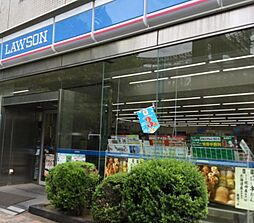 【コンビニエンスストア】ローソン 本郷一丁目春日通店まで445ｍ