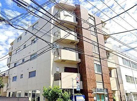 太陽に愛され、陽当り・通風に優れた魅力的で快適さを追求したマンションです。ここに住むからこそ意味がある。そんな特別感に浸りながら、毎日をお過ごしして欲しいです。