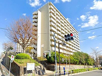 外観:太陽に愛され、陽当り・通風に優れた魅力的で快適さを追求したマンションです。ここに住むからこそ意味がある。そんな特別感に浸りながら、毎日をお過ごしして欲しいです。 外観:太陽に愛され、陽当り・通風に優れた魅力的で快適さを追求したマンションです。ここに住むからこそ意味がある。そんな特別感に浸りながら、毎日をお過ごしして欲しいです。
