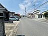 外観：前面道路含む現地写真