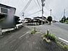 外観：前面道路含む現地写真