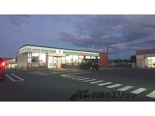 画像17:セブンイレブン　葛城南花内店まで900メートル