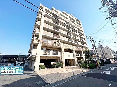 外観：10階建ての3階部分、角部屋です♪