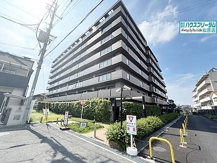 8階建ての2階部分、東向きバルコニー