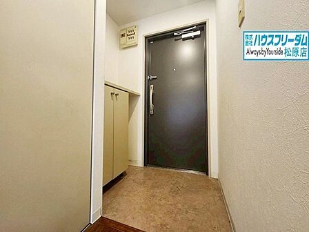玄関にはシューズBOX完備、沢山の靴を収納出来ます