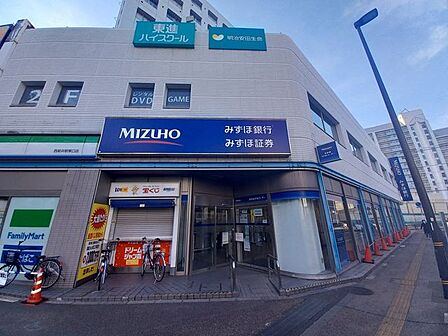 みずほ銀行足立支店 930m