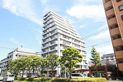 外観:流行に左右されず、将来にわたって価値が継続する「上質」な佇まい。 外観:流行に左右されず、将来にわたって価値が継続する「上質」な佇まい。