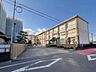 周辺：瀬部小学校約450人規模の小学校。「積極的に手を挙げて学習・笑顔とさわやかな挨拶・強く元気にたくましく・困ったときは助け合おう」を大切に、主体性や思いやり、健やかな心身を育む学校です。 1020m