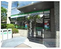ファミリーマート新宿アイタウン店 753m