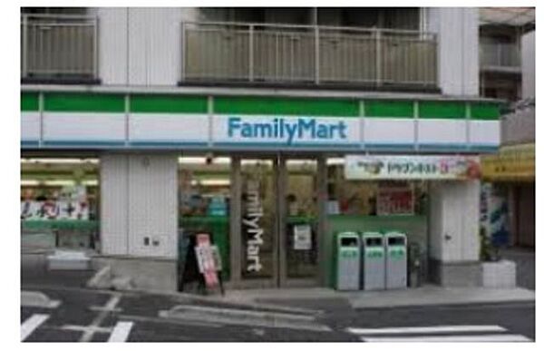 画像23:ファミリーマート牛込柳町駅前店 213m