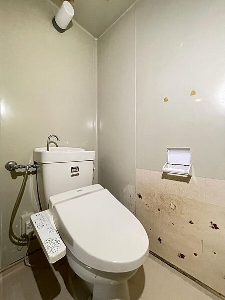 温水洗浄便座付きで快適です。