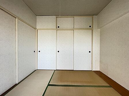 4.5帖の和室です。収納もあります。