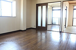 ヴィーブルハイム美和 201 2階2LDKのリビング/ダイニング