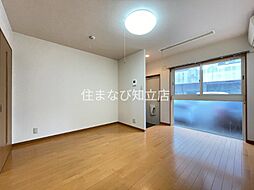 ブラン・ノワール 103 1階1Kのリビング/ダイニング