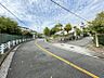 その他：緑豊かな遊歩道が身近にあり、四季の移ろいを感じながらお散歩やジョギングを楽しめる住環境。落ち着いた街並みと自然に囲まれ、子育て世帯にもおすすめのロケーションです。