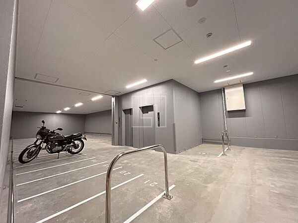 画像25:ローレルタワー堺筋本町　駐車場