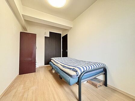 各部屋に収納があり荷物が多くてもお部屋がすっきり片付きます♪