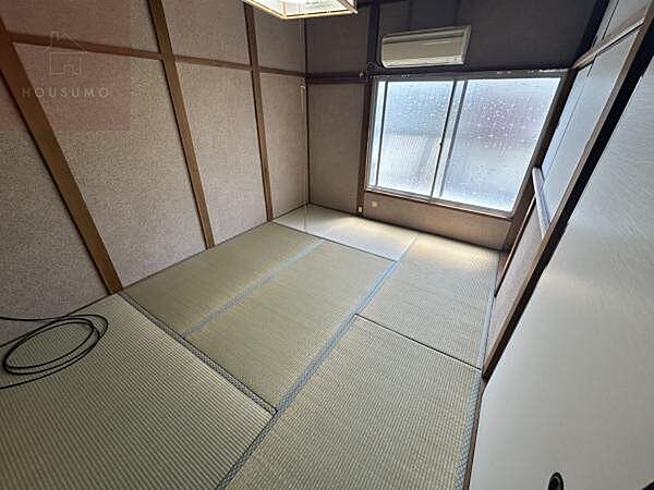 画像22:畳の上でゆっくりとくつろげる和室です