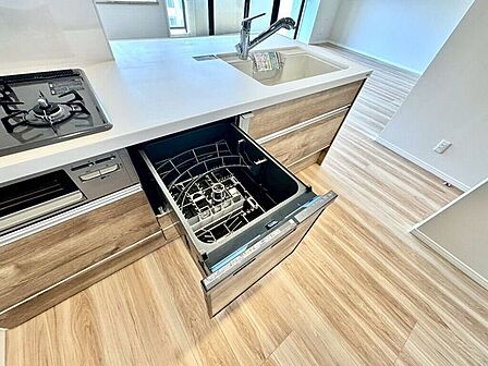 【kitchen】家事の時短に便利な食洗機付き。手洗い不要で毎日の負担を軽減します。