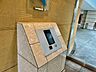 設備：【Facilities】安心のオートロック付きで、防犯面にも配慮された快適な住まいです。