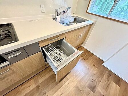 【kitchen】家事の時短に便利な食洗機付き。手洗い不要で毎日の負担を軽減します。