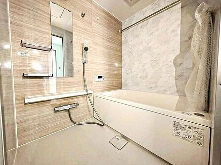 【Bathroom】お子様とのバスタイムにも十分な広さがあり、掃除も簡単にできます。