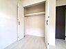収納：【Bedroom】クローゼット完備で収納力◎。家具の配置もしやすい機能的な洋室です。