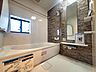 浴室：【Bathroom】リラックスできる空間で、一日の疲れを癒し、心身共にリフレッシュできます。