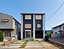 外観：【Exterior】落ち着きのあるシンプルな外観で、長く愛せる住まいに仕上がっています。