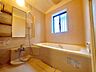 浴室：【Bathroom】リラックスできる空間で、一日の疲れを癒し、心身共にリフレッシュできます。