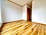 洋室：【Bedroom】主寝室や子ども部屋、在宅ワークにも使える洋室。暮らしに合わせて自由にレイアウトできます。