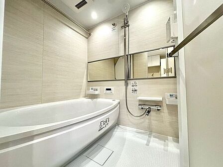 【Bathroom】リラックスできる空間で、一日の疲れを癒し、心身共にリフレッシュできます。