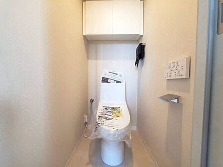 【Toilet】清潔感があり、落ち着いたデザインのトイレ。家族みんなが快適に使えます。