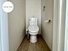 トイレ：【Toilet】清潔感があり、落ち着いたデザインのトイレ。家族みんなが快適に使えます。