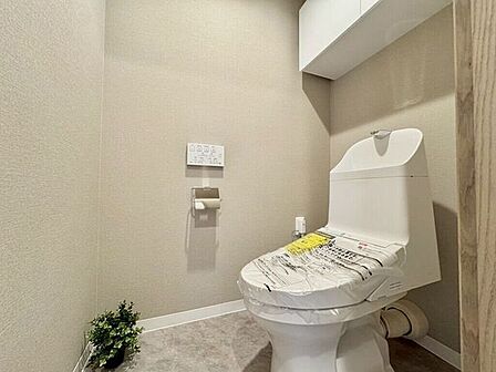 【Toilet】清潔感があり、落ち着いたデザインのトイレ。家族みんなが快適に使えます。