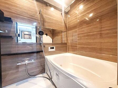 【Bathroom】お子様とのバスタイムにも十分な広さがあり、掃除も簡単にできます。