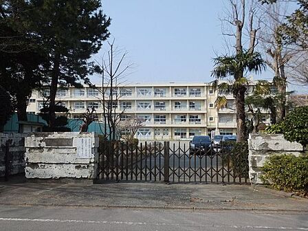 轟町小学校 610m