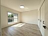 洋室：【Bedroom】主寝室や子ども部屋、在宅ワークにも使える洋室。暮らしに合わせて自由にレイアウトできます。