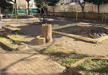 新木戸児童公園 260m