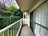 バルコニー：【Balcony】日当たりの良いバルコニーはお洗濯物がしっかり乾きやすく、毎日の家事にも重宝します。