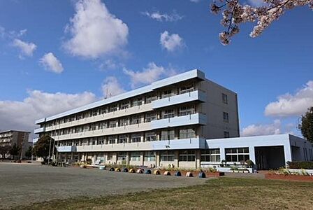 磯辺小学校 710m