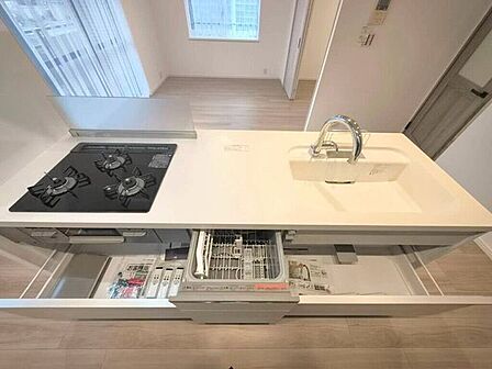 【kitchen】家事の時短に便利な食洗機付き。手洗い不要で毎日の負担を軽減します。