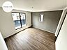 洋室：【Bedroom】ナチュラルな内装で、リラックスできる空間。寝室や書斎にも最適です。