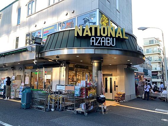 近所のスーパー...